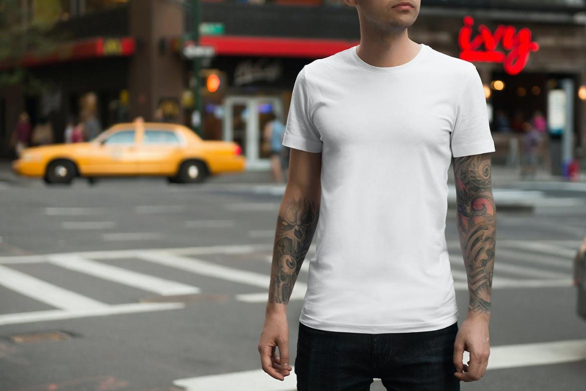 T-Shirt Mockup Male Model New York Scene 02